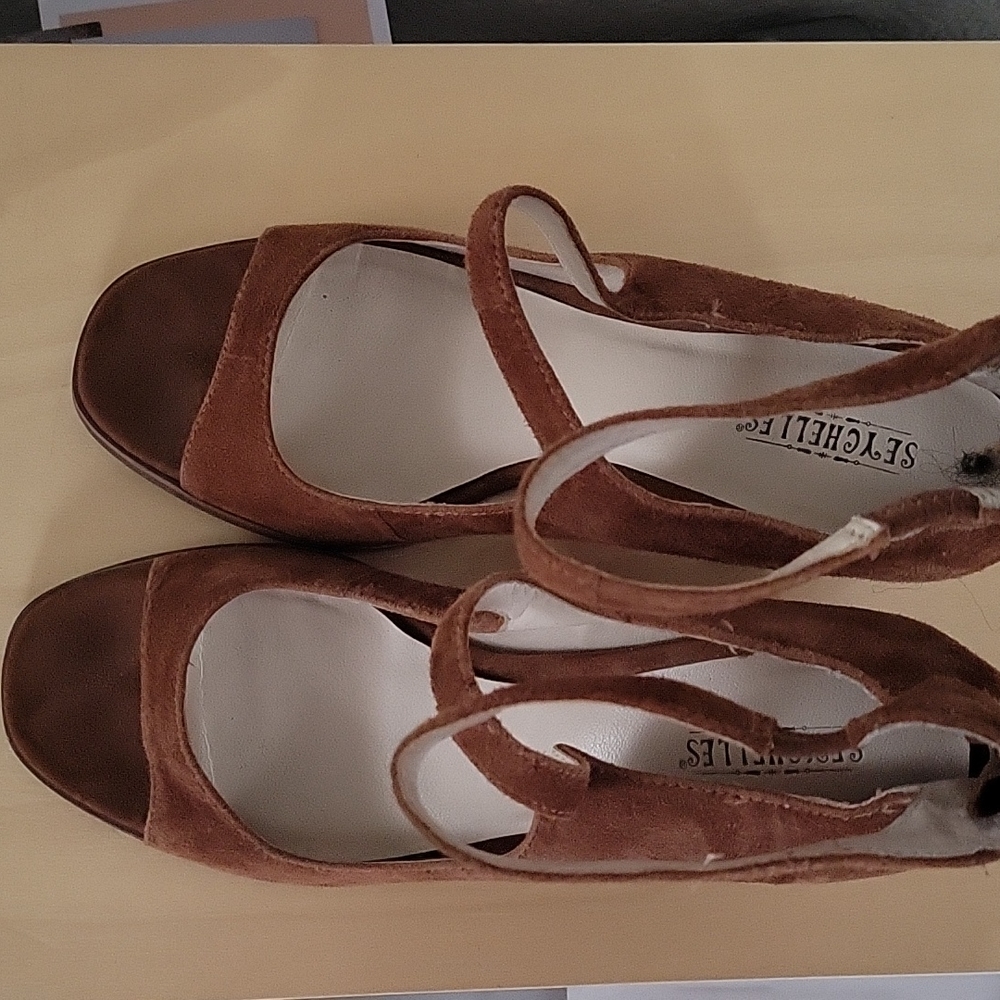 Shoes - Picture 5 of 6